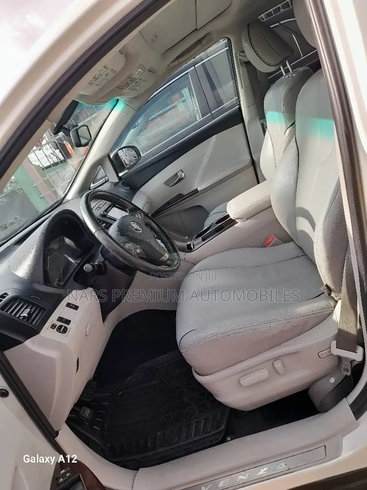 Toyota Venza AWD 2011 White