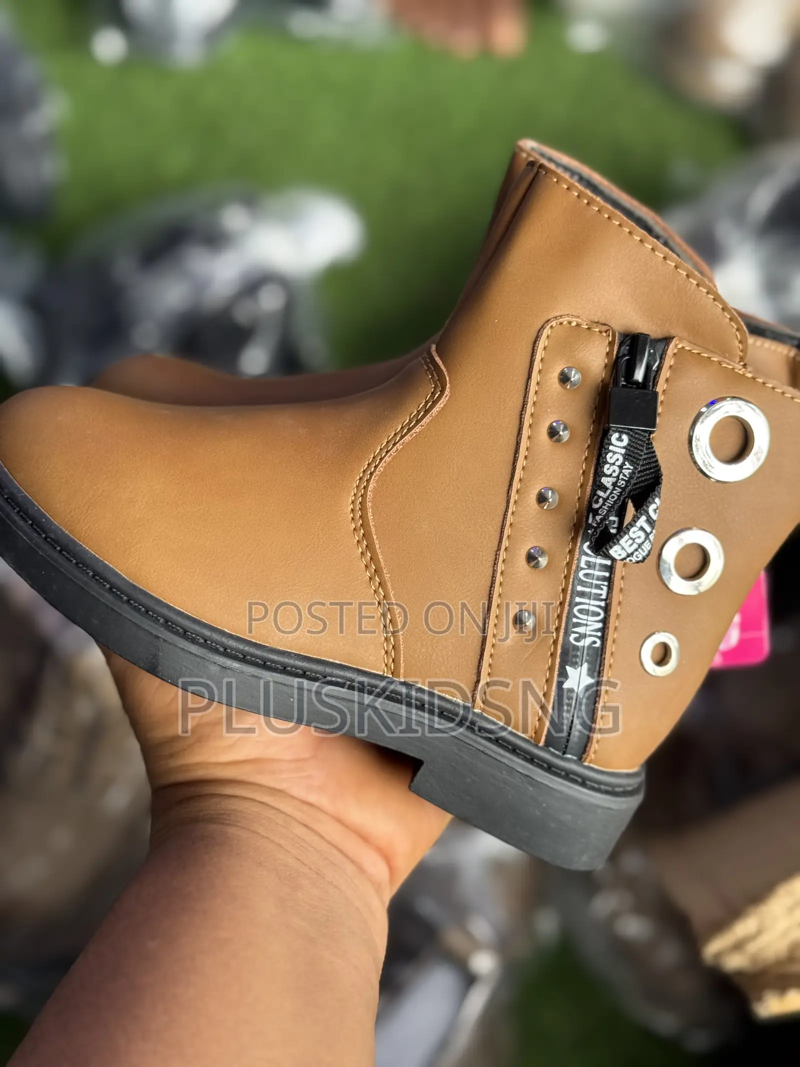 Quality Unisex Boot (Size 29)