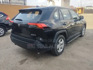 Toyota RAV4 XLE 2022 Black