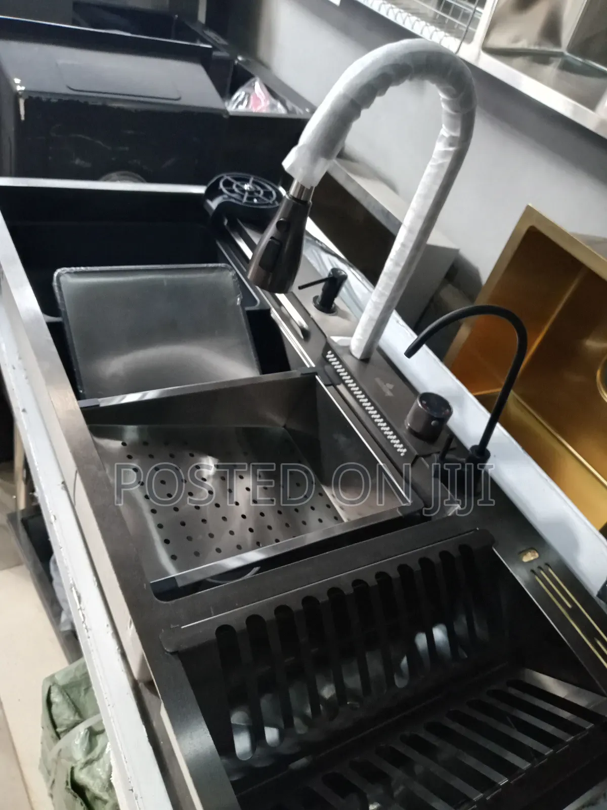 Special Kitchen Sink With Plate Holder