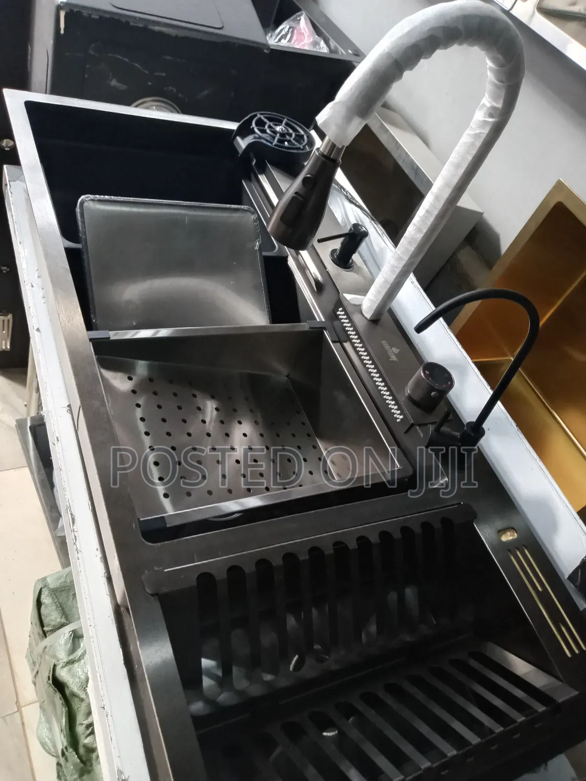 Special Kitchen Sink With Plate Holder