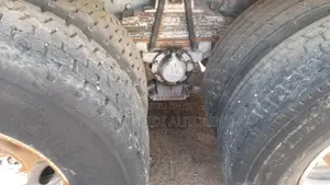 Tokunbo Mercedes Benz 12tyres Tipper. V10 Engine.