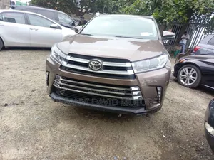 Toyota Highlander XLE 4x2 V6 (3.5L 6cyl 8A) 2017 Brown