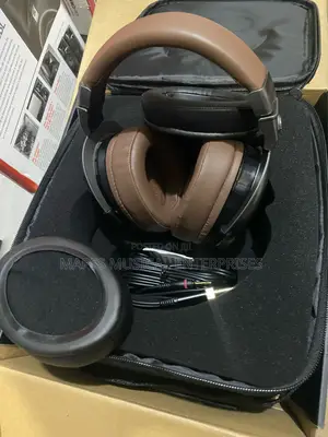 Yo-Tronics Yth-880 Pro Professional Closed-Type Headphones.