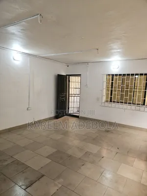 3bdrm Block of Flats in Aina Street, Berger for rent