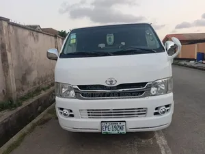 18 Seaters Hiace Bus for Rent