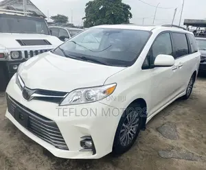 Toyota Sienna XLE Mobility Auto Access (3.5L 6cyl 8A) 2018 White