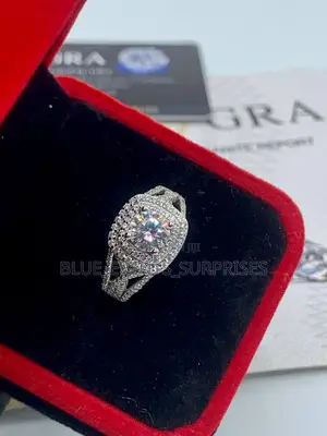Proposal Ring/VVS Moissanite Ring