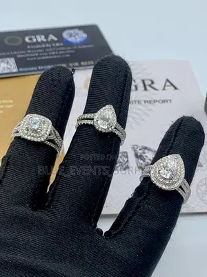 Proposal Ring/VVS Moissanite Ring