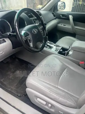 Toyota Highlander 3.5L 4WD 2013 Gray