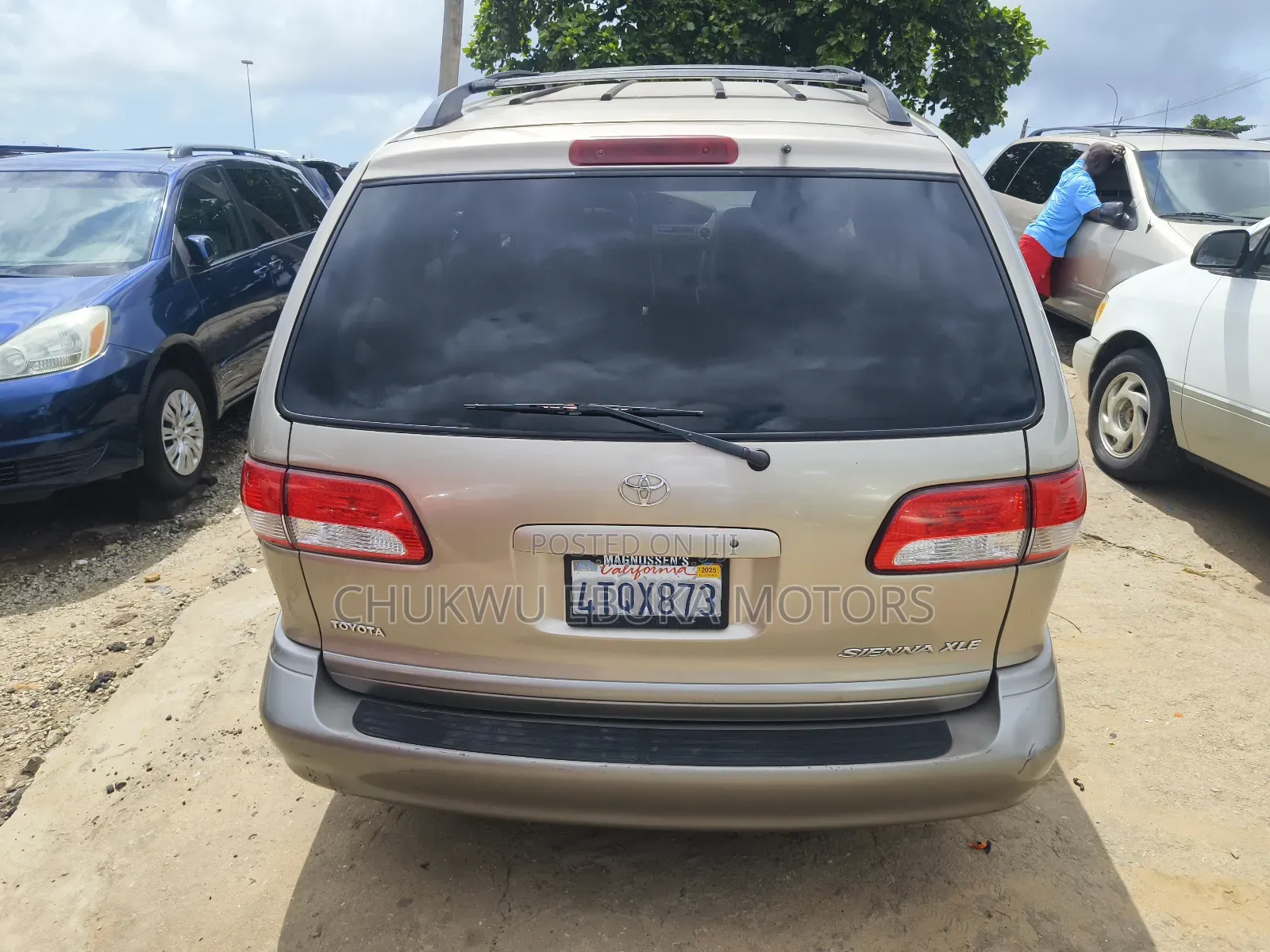 Toyota Sienna XLE 2002 Gold