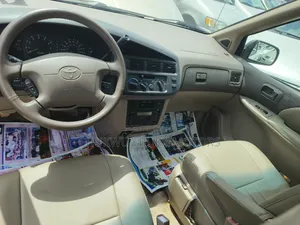 Toyota Sienna XLE & 1 hatch 2000 White