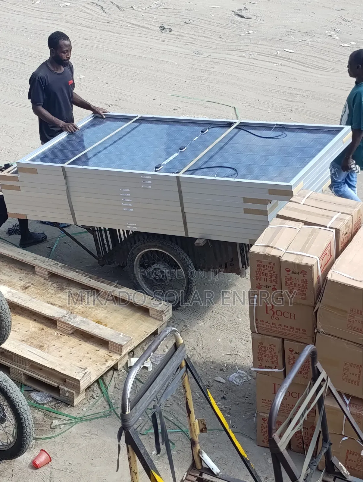 615w Jinko Bifacial Solar Panel – High Efficiency Maximum Output!