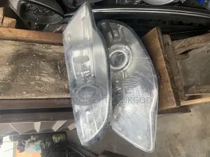 Headlights Volkswagen Touareg 2008