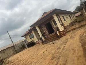 6bdrm Block of Flats in Elewuro Estate, Akobo for sale