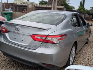 Toyota Camry 2018 Silver
