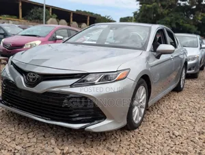 Toyota Camry 2018 Silver