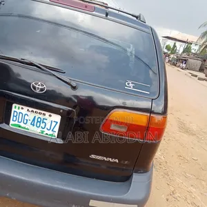 Toyota Sienna 1999 Green