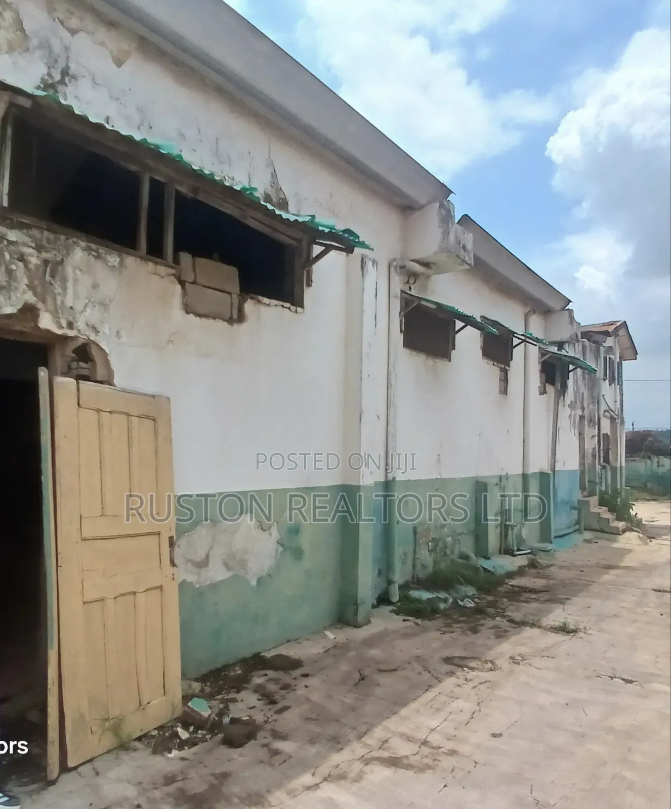 Warehouse on About 2500sm Land