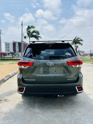 Toyota Highlander Limited 4x4 V6 (3.5L 6cyl 8A) 2018 Green