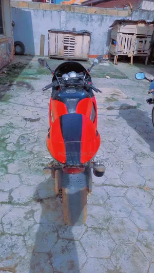 Suzuki GSX 1999 Red