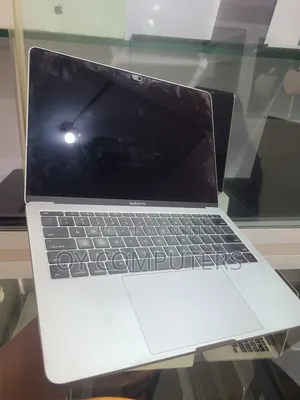 Laptop Apple MacBook Pro 2017 16GB Intel Core I7 SSD 256GB