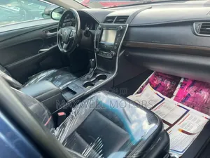 Toyota Camry XLE FWD (2.5L 4cyl 8AM) 2018 Blue