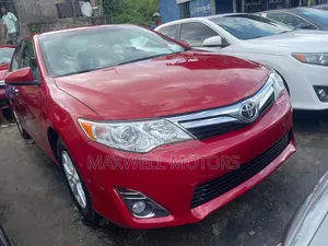 Toyota Camry LE 4dr Sedan w/Prod. End 11/13 (2.5L 4cyl 6A) 2014 Yellow
