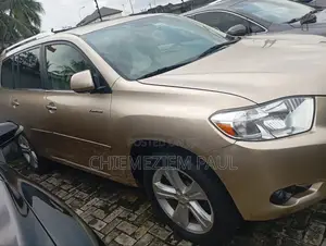 Toyota Highlander Limited 2010 Gold