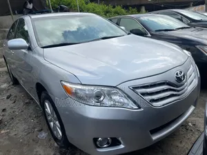 Toyota Camry XLE 4dr Sedan (2.5L 4cyl 6A) 2011 Silver