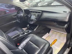 Toyota Avalon Limited Sedan FWD (3.5L 6cyl 6A) 2017 Black