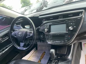 Toyota Avalon Limited Sedan FWD (3.5L 6cyl 6A) 2017 Black