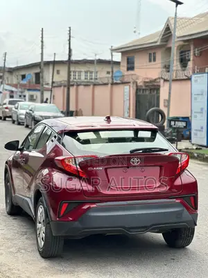 Toyota C-HR XLE FWD Sport Utility (2.0L 4cyl 2AM) 2018 Red