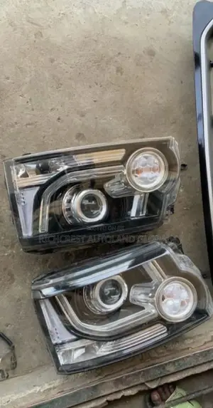 Landrover Lr5 2014 Headlamps / Headlights