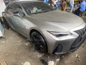 Lexus IS 300h 4WD 2021 Gray