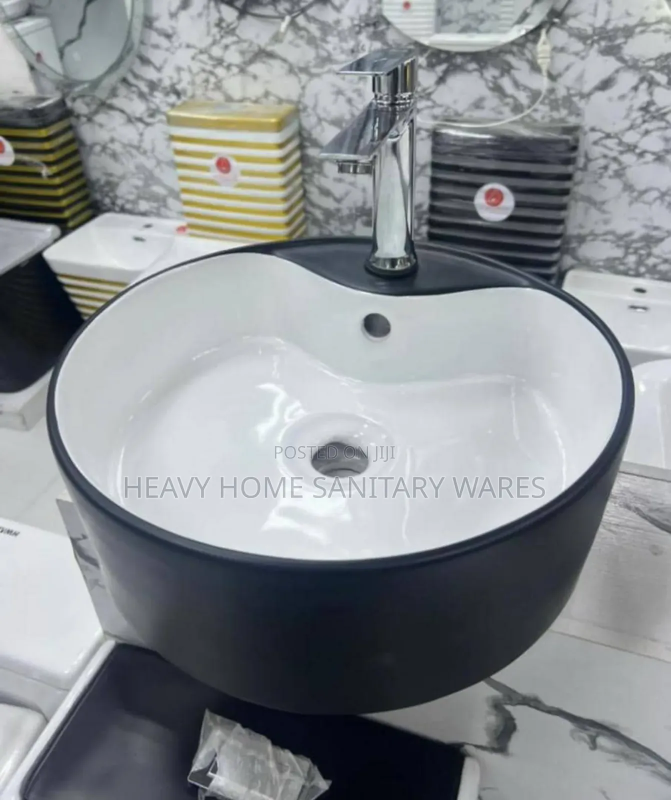 Black and White Round Basin