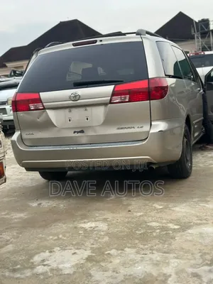 Toyota Sienna 2006 Gold