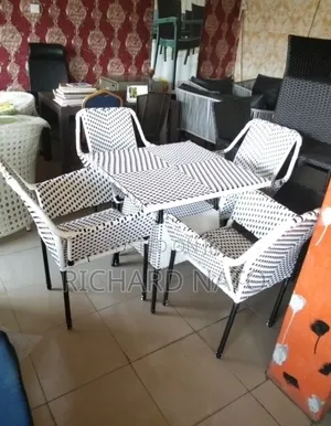 Sitting Outdoors Chairs