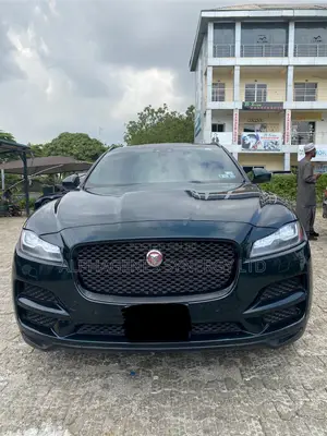 Jaguar F-Pace 2017 Green