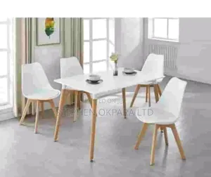Table With 6 Chairs for Ur Dinning