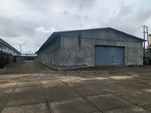 A Massive Warehouse With Ample Parking and Gud Light in Trans Amadi