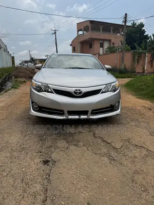 Toyota Camry SE 4dr Sedan (2.5L 4cyl 6A) 2014 Silver