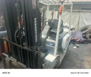 2.5tons Caterpillar Forklift