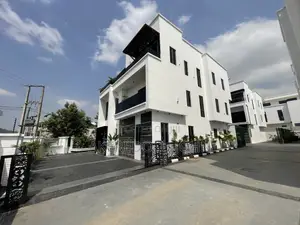 5bdrm Duplex in Kado for sale