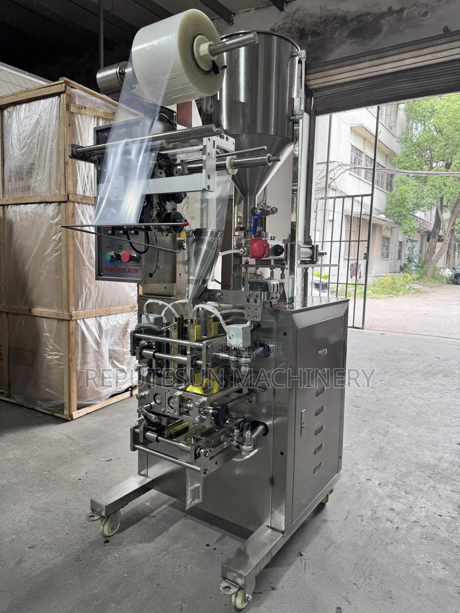 Four-Side Sealing Liquid/Sauce Packing Machine