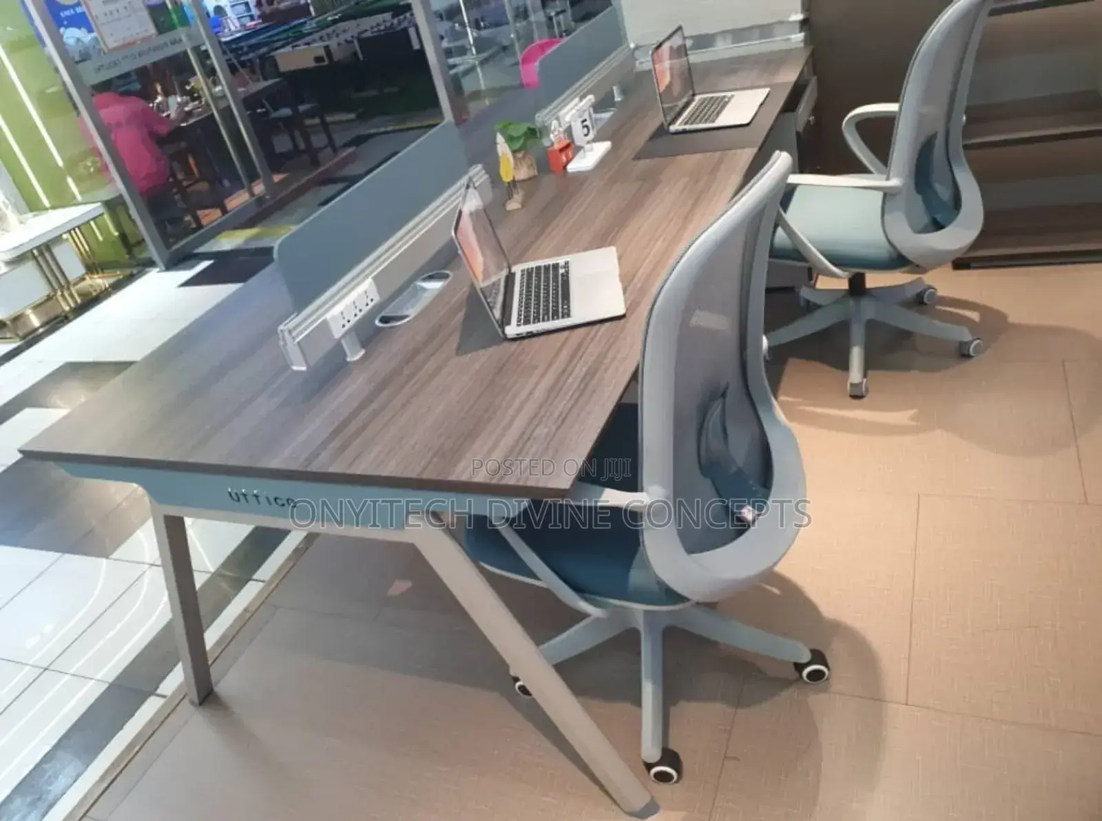 8 Seaters Workstation Table With Drawers and Lock