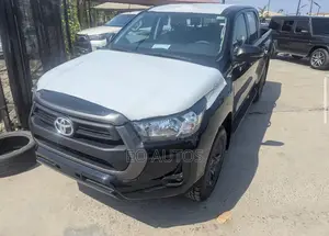 New Toyota Hilux 2025 Black