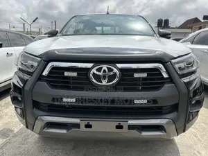 New Toyota Hilux 2025 Black