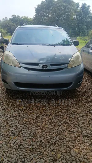 Toyota Sienna LE 2009 Blue