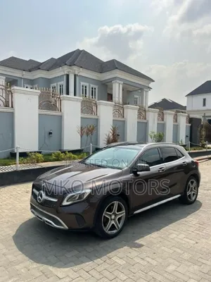 Mercedes-Benz GLA 250 2016 Brown